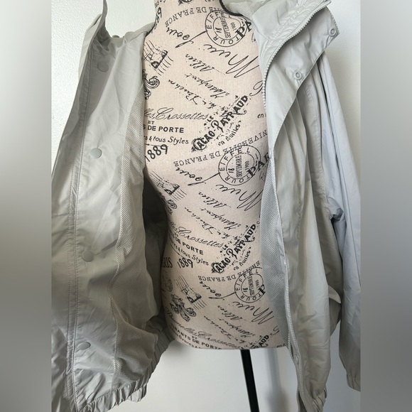 H&M Water Repellent and Windproof Jacket - size Small - Picture 9 of 10